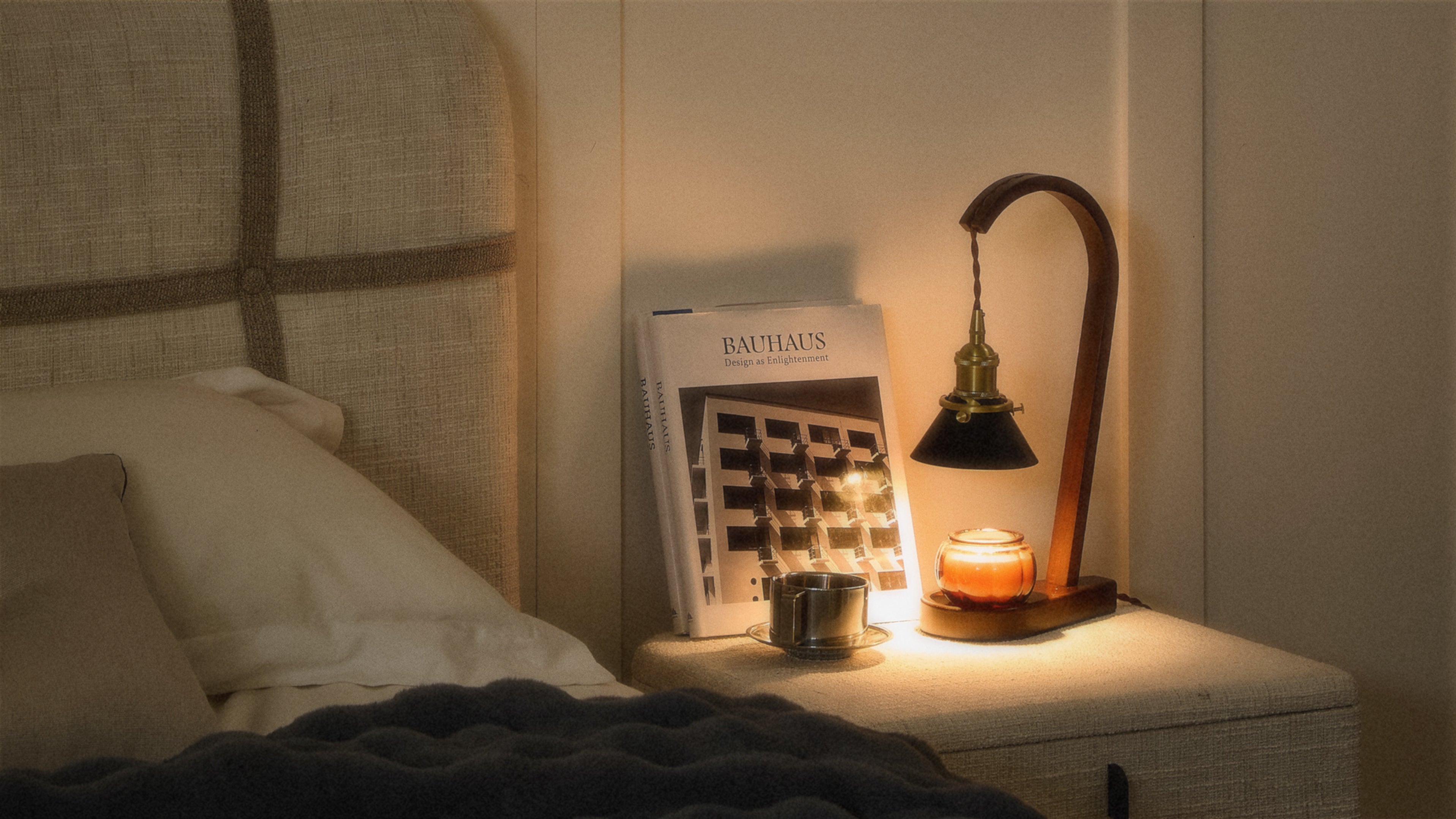 HUGA_COLLECTIVE_VESPER_CANDLE_WARMER_LAMP-Lifestyle.jpg