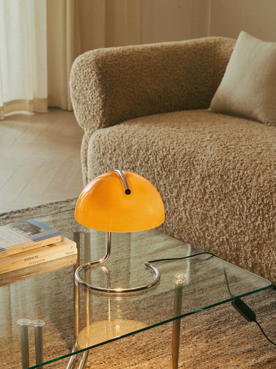 Huga_Collective-Curva_Candle-warmer-lamp-Tangerine-Lifestyle-Living_Room-Final.jpg