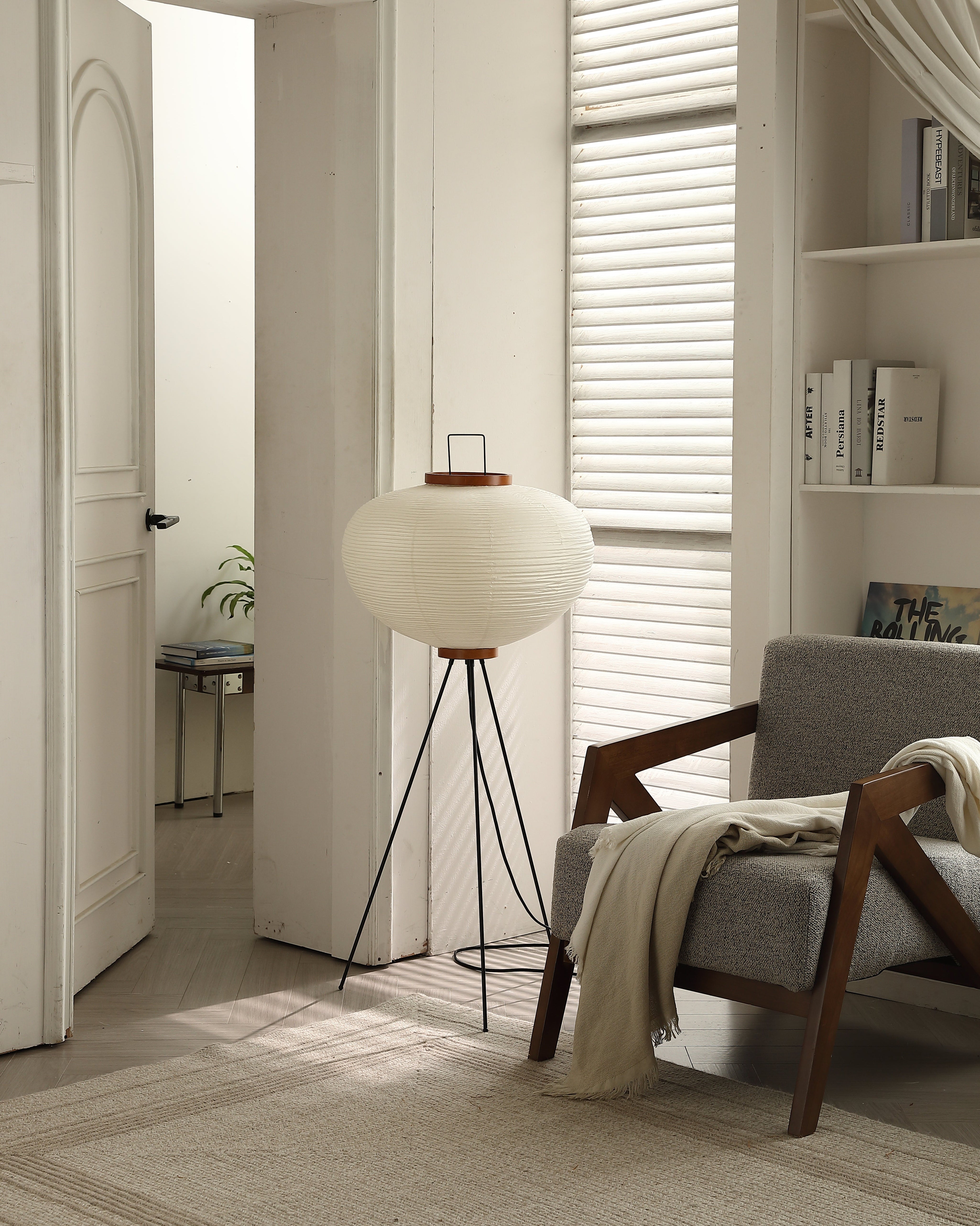 Huga_Collective_Serenity_Glow_Akari_Floor_Lamp_livingroom2